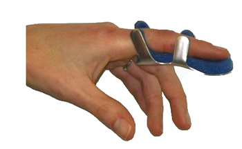 STECCA PER FRATTURA DITA A RANETTA FARMASPLINT MISURA GRANDE IN ALLUMINIO MODELLABILE CON IMBOTTITURA IN SPUGNA POLIURETANICA ANTIALLERGICA RADIOTRASPARENTE 10 CM 1 PEZZO - farmavitality.it